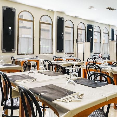 Oyo Hotel Costa Andaluza Ella Dış mekan fotoğraf
