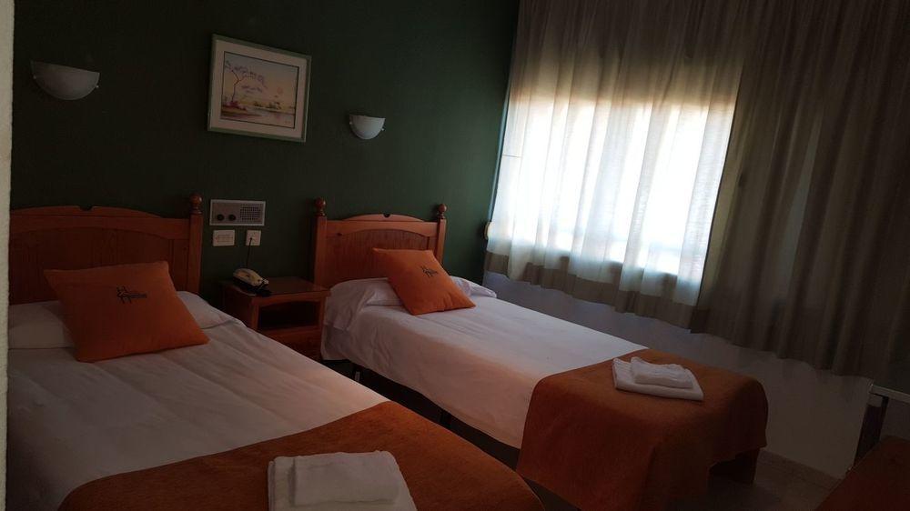 Oyo Hotel Costa Andaluza Ella Dış mekan fotoğraf